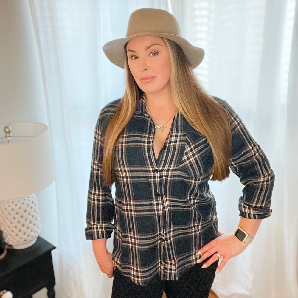 🎀HP🎀 Plaid Flannel Button Up With Front Pocket